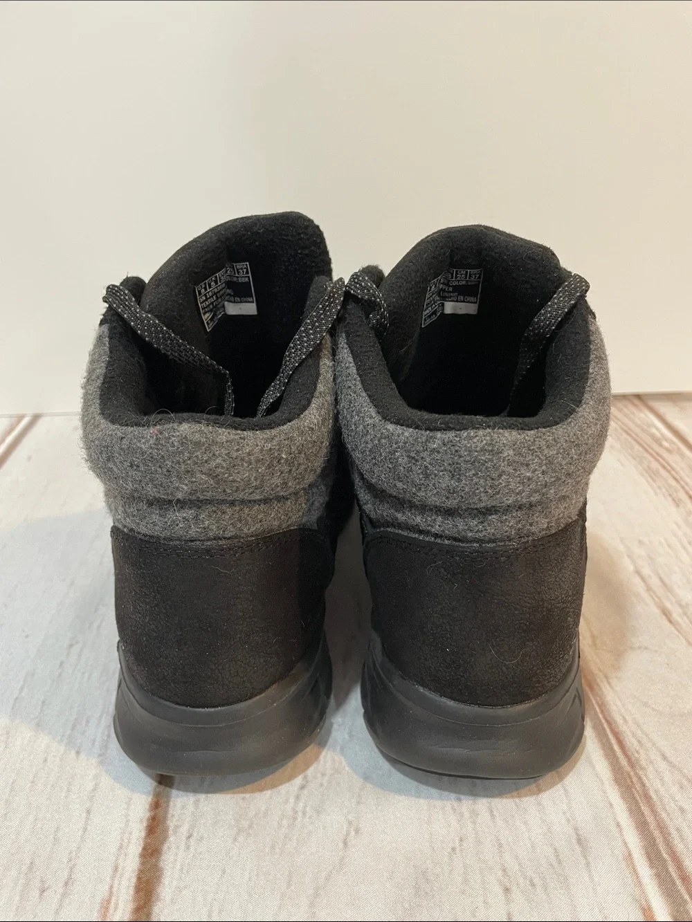 Skechers Black Ankle Hiker Boots 8 Women’s Lace Up Faux Fur lining Outdoor